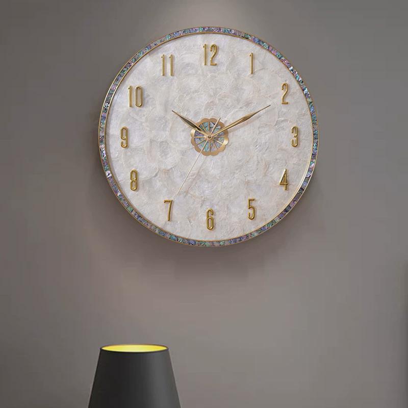 现代轻奢黄铜挂钟客厅贝壳高端壁钟大厅创意静音挂墙钟表简约挂表