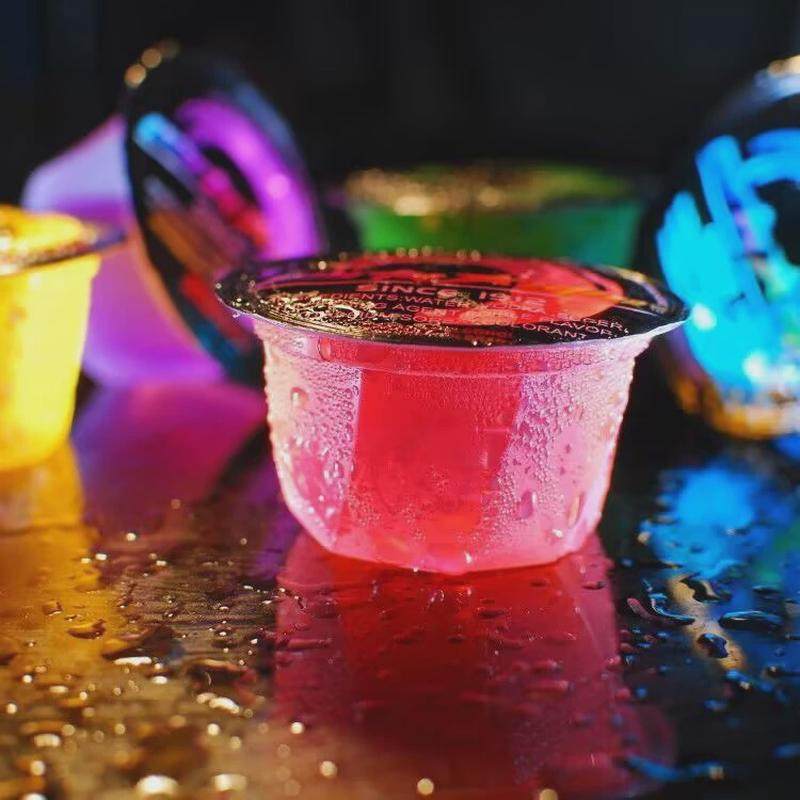 速发高浓度果冻新奇特网红零食伏特加酒果冻布丁12颗酒心果冻酒糖