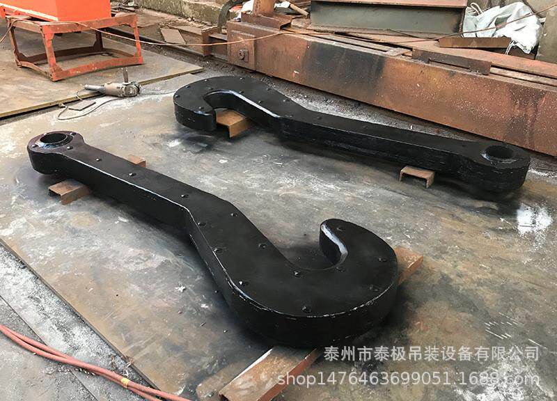 Подъем балки 铁水包吊钩龙门钩吊梁钢包吊具耐高温翻倒渣罐轧辊双钩倾翻横梁 Подъем балки 铁水包吊钩龙门钩吊梁钢包吊具耐高温翻倒渣罐轧辊双钩倾翻横梁