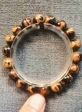 海柳手串:1.1+圆珠，17.4克。编号C942。