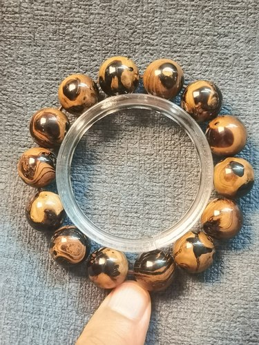 海柳手串:1.6+圆珠，41.4克。编号C922。