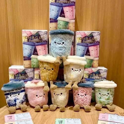 霸王茶姬「限定好朋友毛绒杯」毛绒玩具玩偶公仔娃娃挂件挂饰送礼