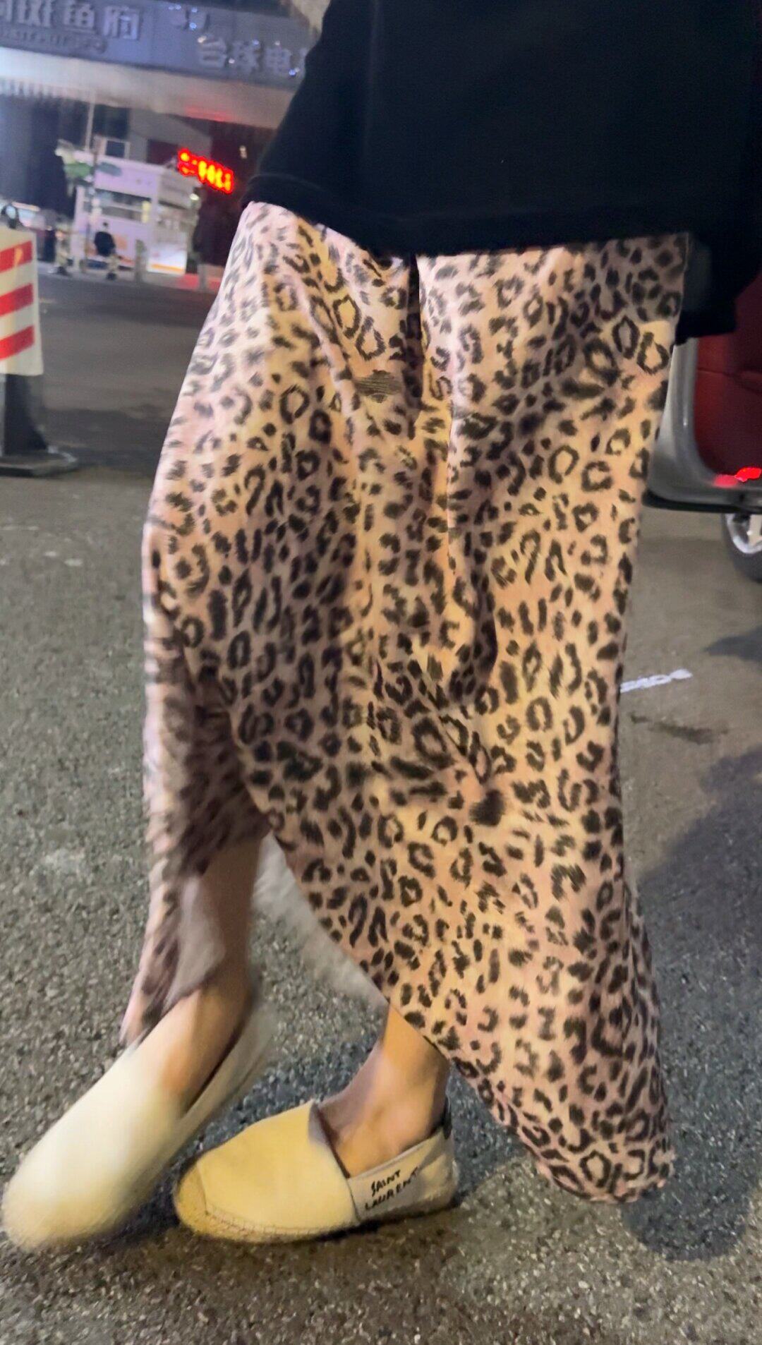 &ldquo;桑蚕丝粉豹纹&rdquo; 45度斜裁慵懒小叛逆缎面豹纹鱼尾裙半身裙女