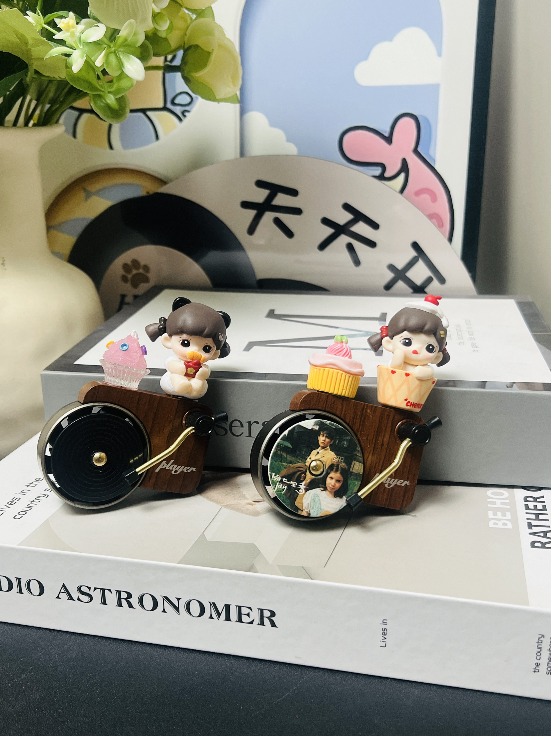 可爱卡通车载香薰唱片机汽车出风口装饰摆件创意车内香水女高级感