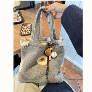 原创韩系大容量毛呢手提包羊羔毛女可爱小羊通勤手拎包小众便当包