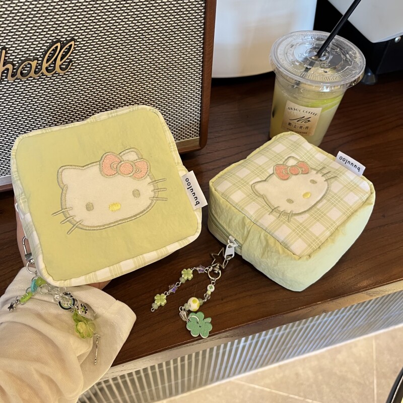 新款原创刺绣小猫化妆包小清新大容量收纳袋便携出行姨妈巾证件包