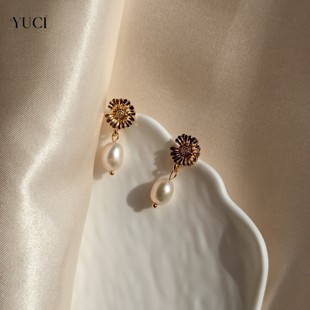 复古小雏菊花朵天然淡水珍珠耳环女金色气质高级感设计师款耳坠