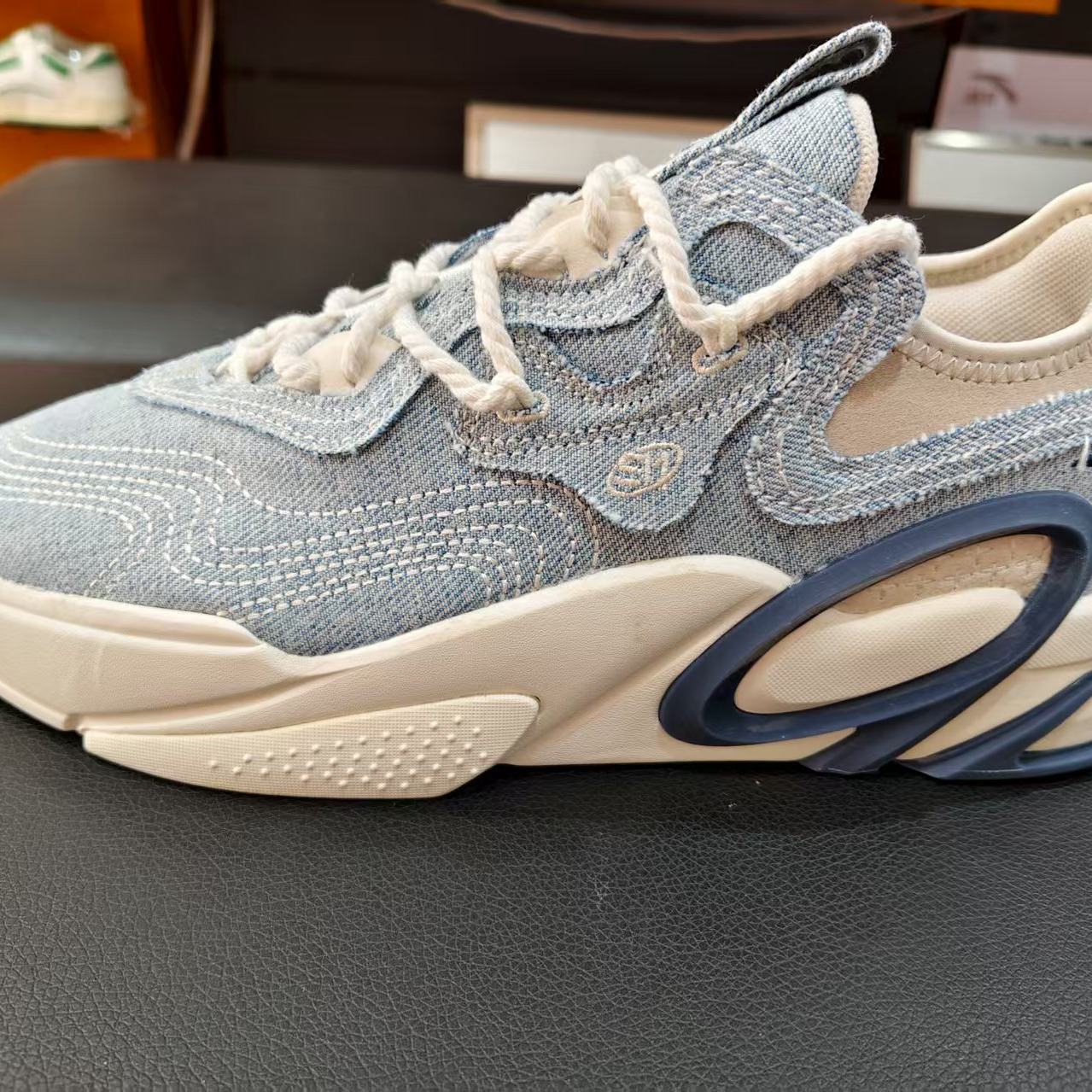 安踏休闲鞋男鞋春秋季新款弹射科技厚底休闲运动潮鞋112218072