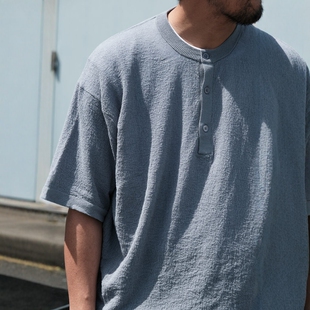 BATONER AMUNDSEN HENLEY NECK 26SS苏文棉绉纱透气亨利领短袖T恤