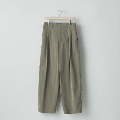 ssstein水洗尼龙宽松双褶休闲裤