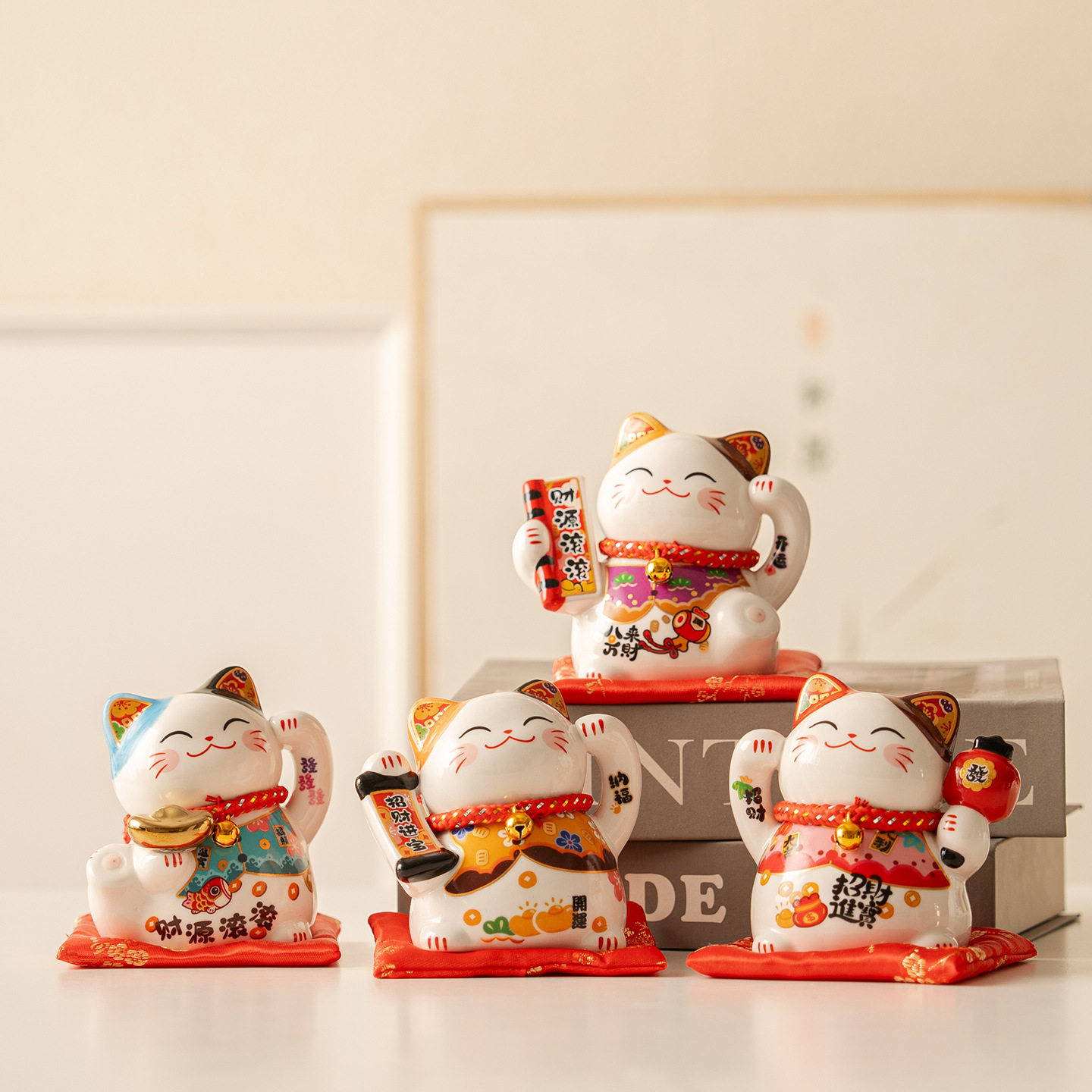 招财猫陶瓷摆件日式创意办公桌面装饰品可爱小猫存钱罐开业礼品