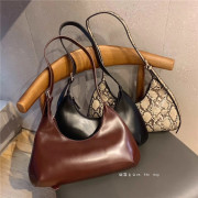 极简主义2021新款小众复古月牙包百搭托特单肩包手提半月腋下包潮