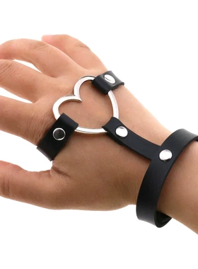 跨境个性非主流手背手链一体皮手带手环朋克哥特桃心爱心袖带手镯