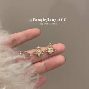 一只番茄酱不对称珍珠锆石星球耳环耳钉女小巧精致小众设计感高级