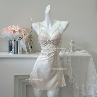 Nicelaisiii花想容 蕾丝深v睡衣 暗纹提花性感吊带睡裙带胸垫法式