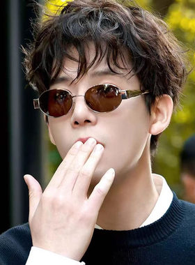 王安宇同款墨镜男痞帅复古老钱风