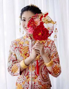 夏宝宝中式嫁衣进口线手绣龙凤褂秀禾服旗袍【金玉满堂褂后】租赁