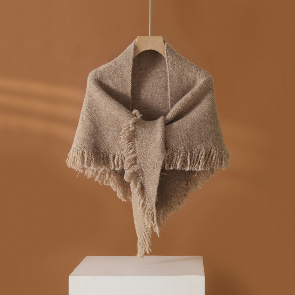 女士三角巾2025新款秋冬季韩版百搭流苏加厚保暖针织围巾披肩外搭