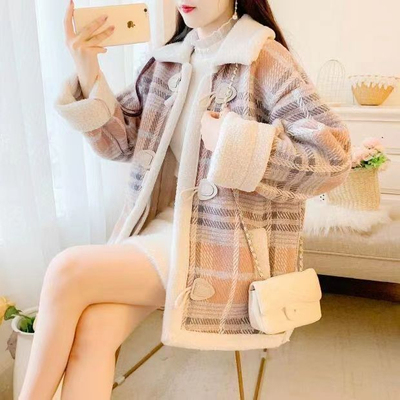 冬季小香风皮毛一体羊羔毛外套女牛角扣百搭休闲气质加绒加厚棉衣