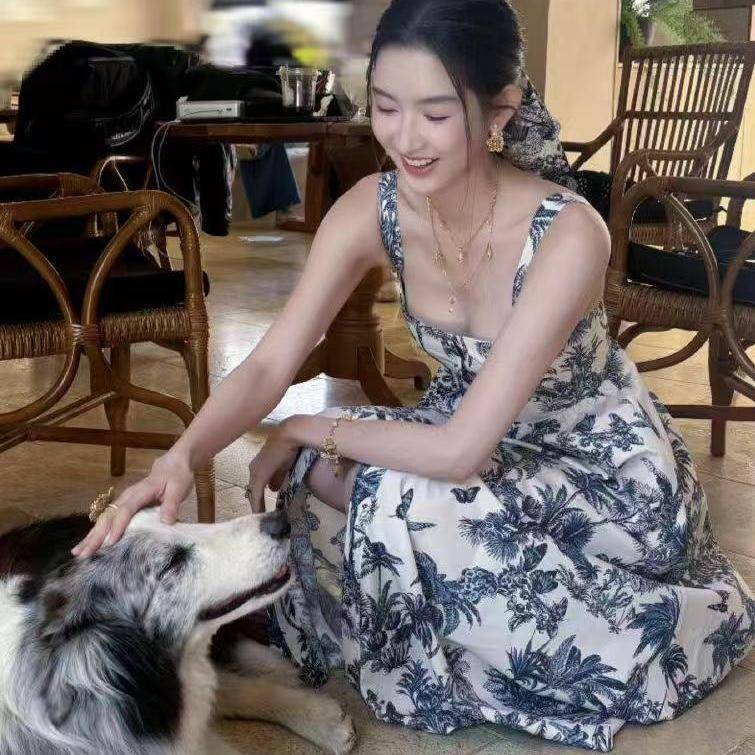 王玉雯同款吊带连衣裙2025新款夏季小个子长款直筒水墨画背心裙子