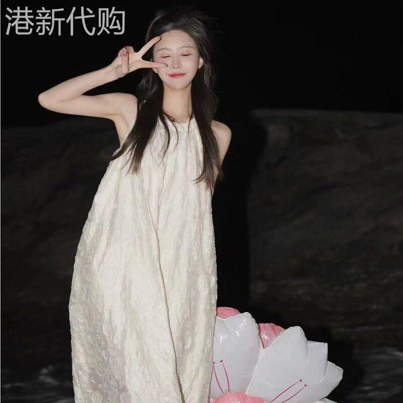 白色连衣裙女夏季2025新款宽松法式设计感气质小个子无袖挂颈裙子