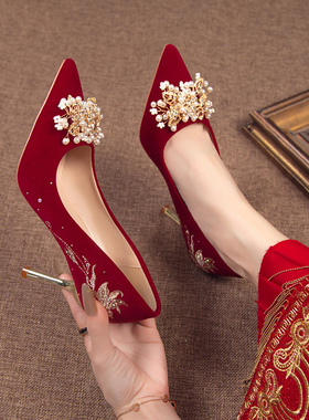 红色婚鞋女秀禾服新娘鞋中式婚礼敬酒鞋小众不累脚订婚高跟鞋细跟