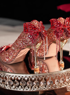 红色水晶婚鞋女中式秀禾服婚纱两穿新娘订婚鞋不累脚蝴蝶结高跟鞋