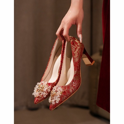 红色秀禾婚鞋女不累脚新娘高跟鞋
