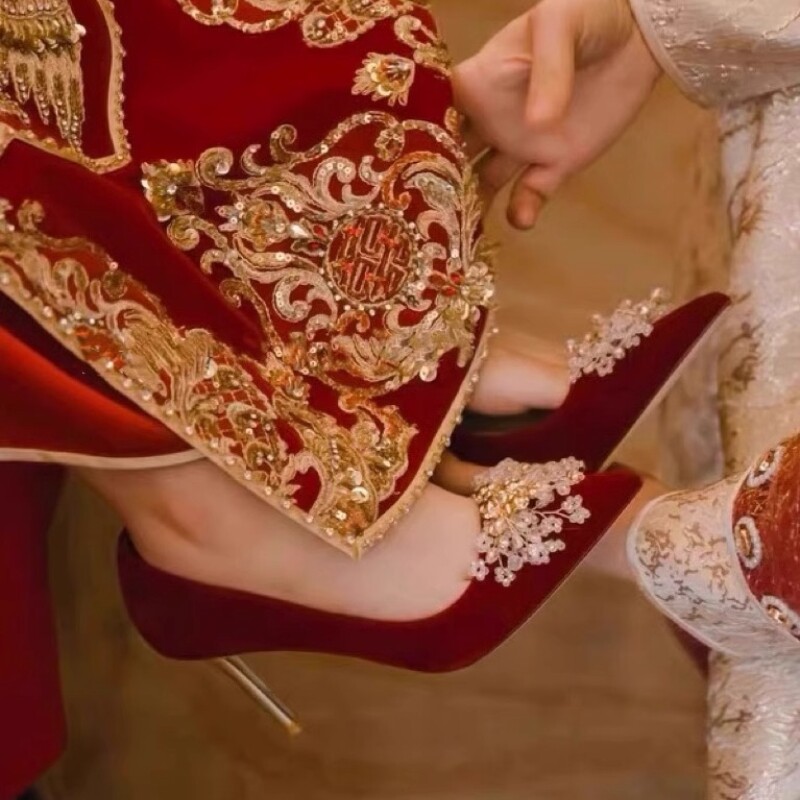 红色高跟鞋秀禾服红色结婚鞋女图片