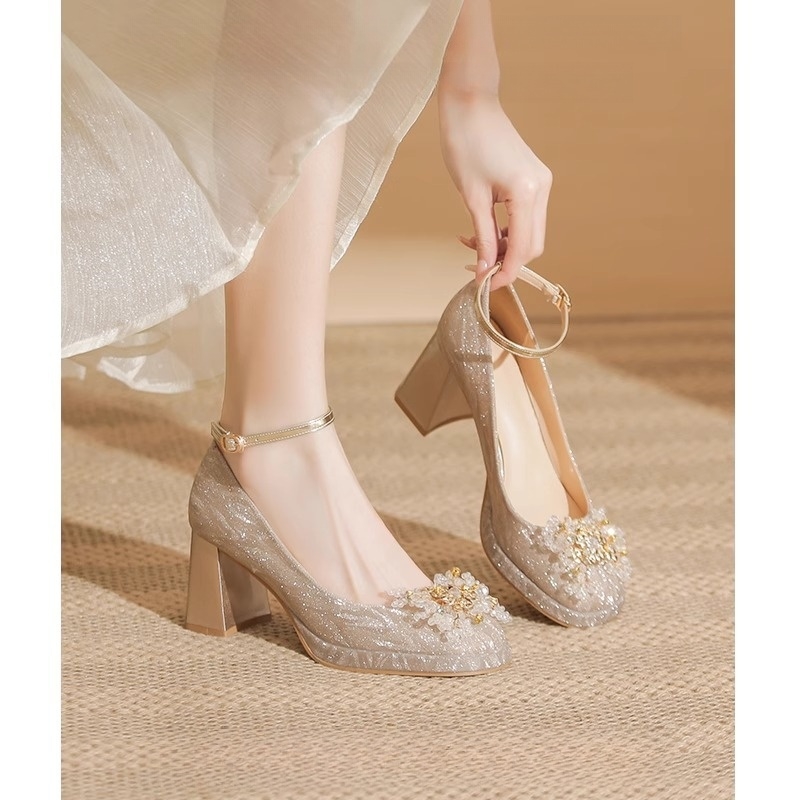 玛丽珍新娘主婚鞋秀禾婚纱两穿