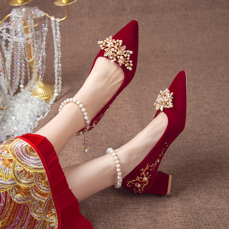 粗跟婚鞋女秀禾主婚纱两穿新款中式红色中跟不累脚孕妇可穿新娘鞋-封面