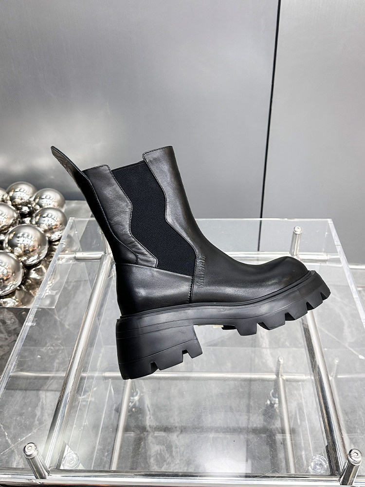 2024 가을 겨울 새로운 두꺼운 밑창 높이기 짧은 부츠 여성 신발  가죽 레트로 마틴 부츠 캐주얼하고 다목적 굴뚝 부츠