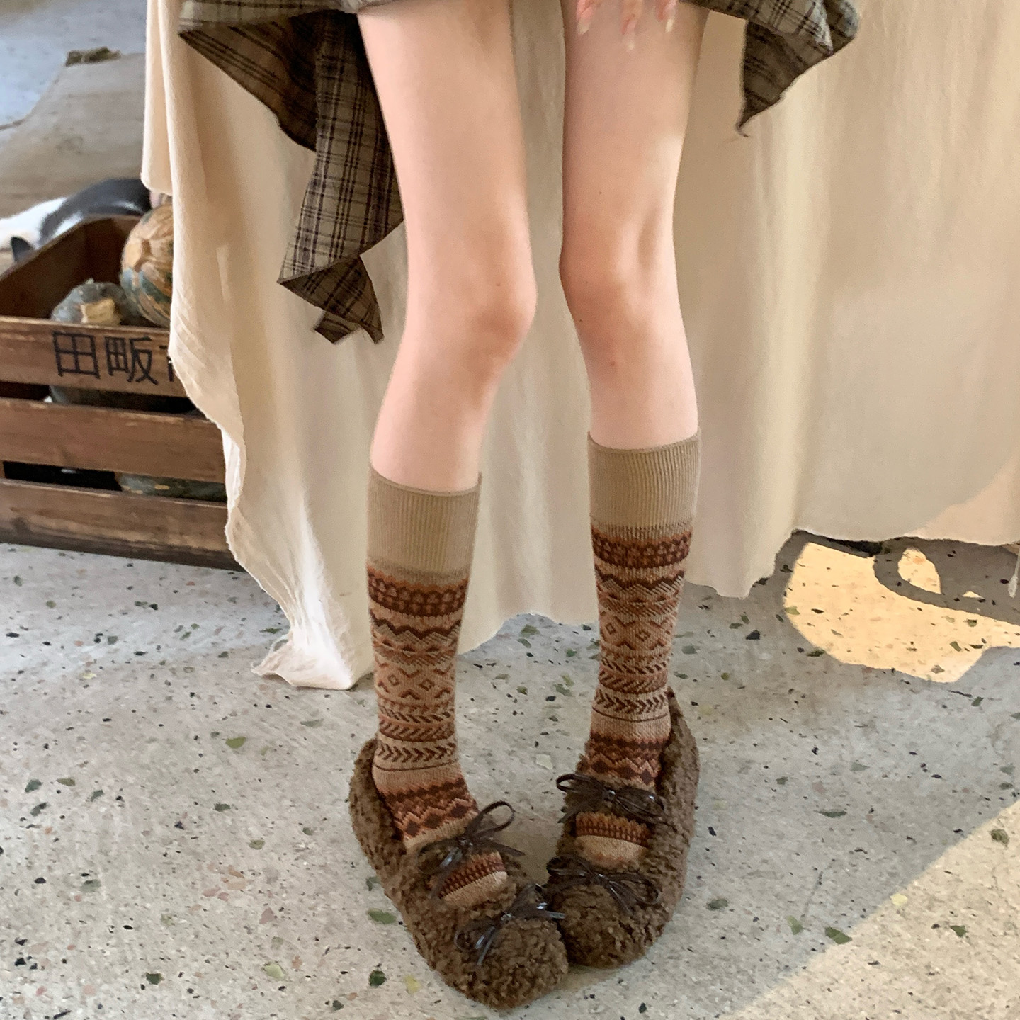 双针双路卡其色小腿袜