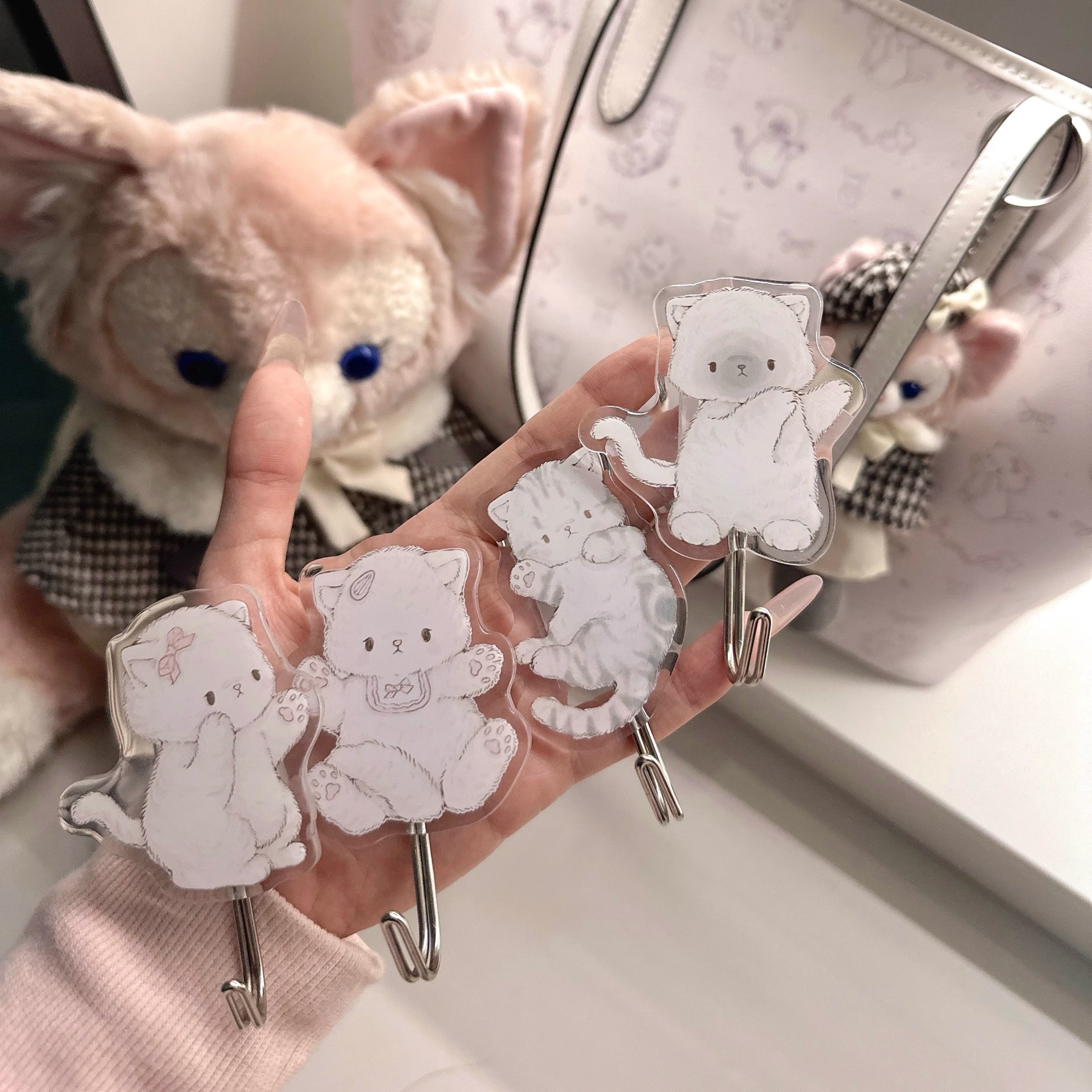 原创设计亚克力挂钩MG