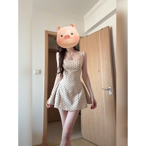 设计感波点方领吊带连衣裙女夏miu系穿搭千金风收腰a字裙蓬蓬短裙