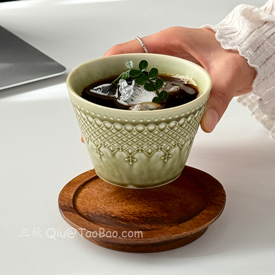 复古窑变薄荷绿浮雕格纹手握杯子