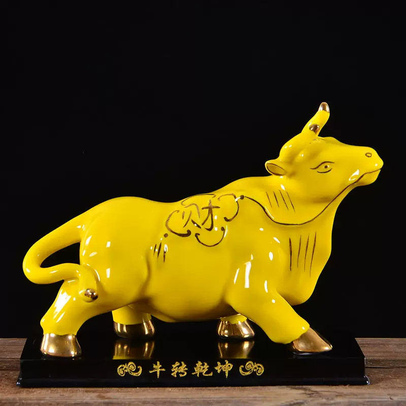 黄色陶瓷牛摆件十二生肖牛气冲天吉祥物化解卫生间厨房装饰工艺品