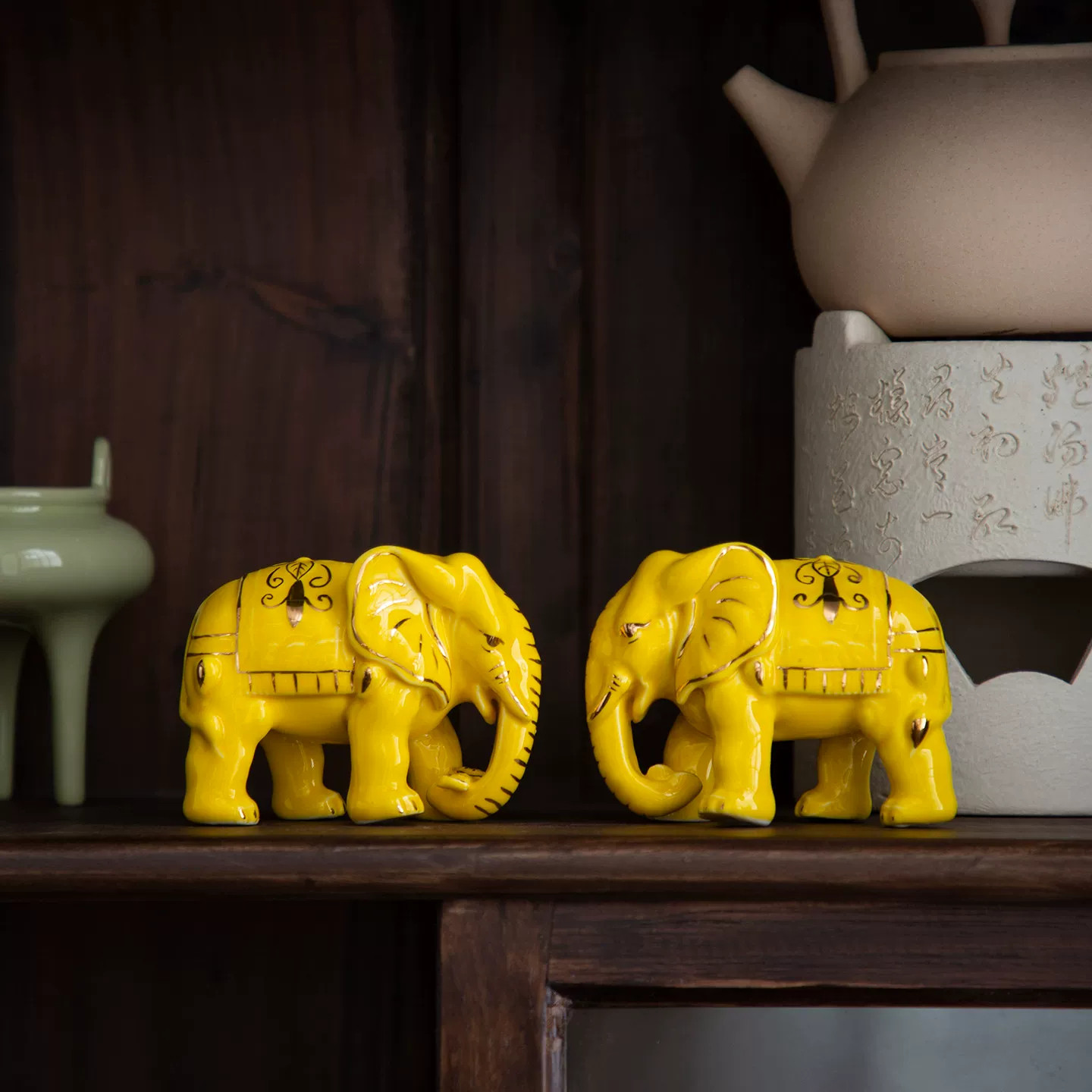 黄色陶瓷吸水小象一对摆件吉祥物