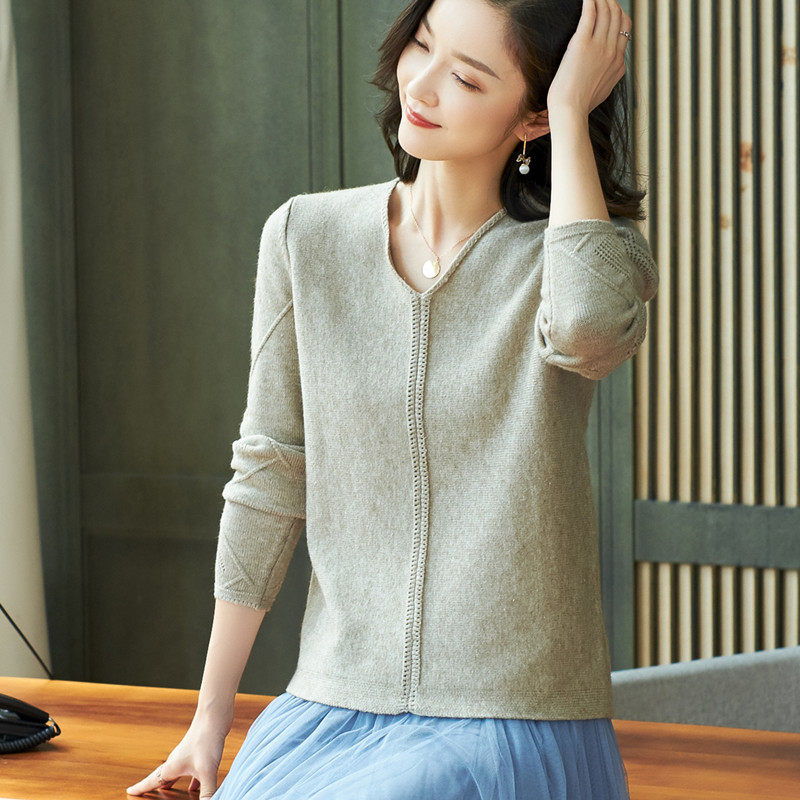 早春女士纯色V领毛衣螺纹针织衫