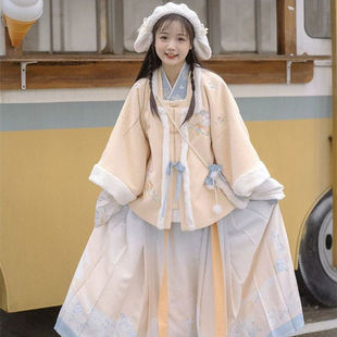 租汉服古装出租明制冬季加厚款袄裙刺绣方领姐妹团马面裙伴娘服装