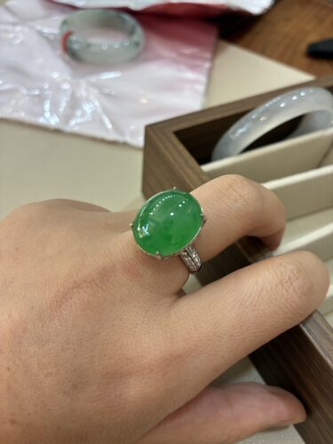18 K+南非天然缅甸A货正品翡翠满色大证书戒指