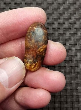 新疆和田玉籽料原石无修独籽老气复古小黄沁4.88克吊坠00598