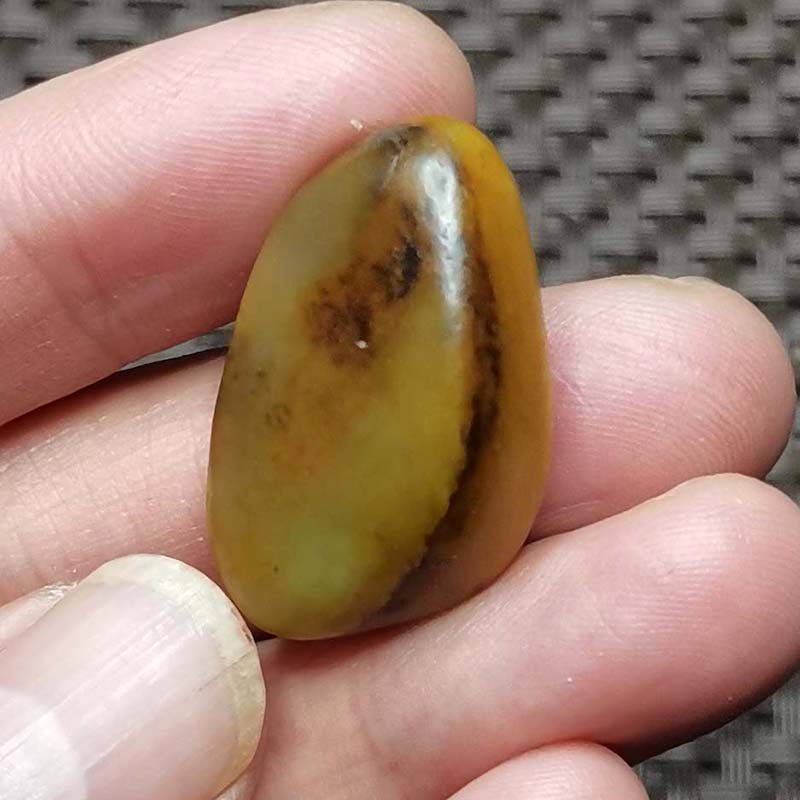 新疆和田玉籽料原石独无修沁皮黄