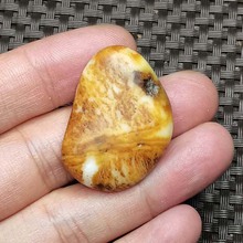 新疆和田籽料原石独籽无修红皮鸡骨白吊坠00656