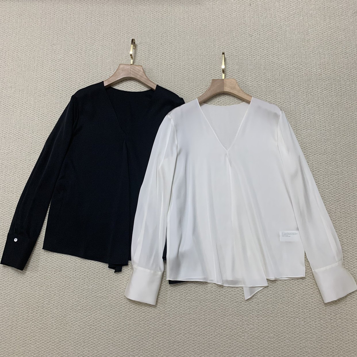2025春夏新品女装 重磅真丝V领长袖宽松衬衫P0102507