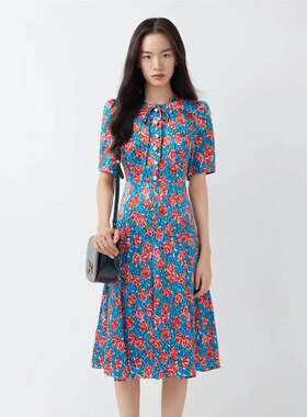 特价LKB 高品质真丝蓝底红玫瑰印染领系带珍珠质感扣收腰连衣裙