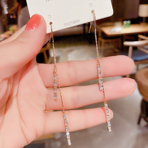 百搭镶钻长款流苏耳钩女
