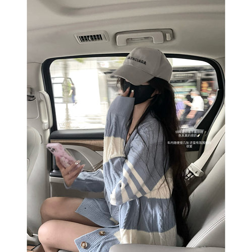 质感绞花拼接针织厚外套时髦慵懒