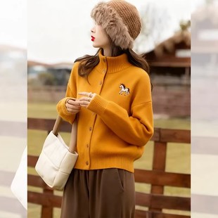 姜黄色小马高领羊绒衫女开衫外套宽松慵懒百搭高级感毛衣秋冬新款