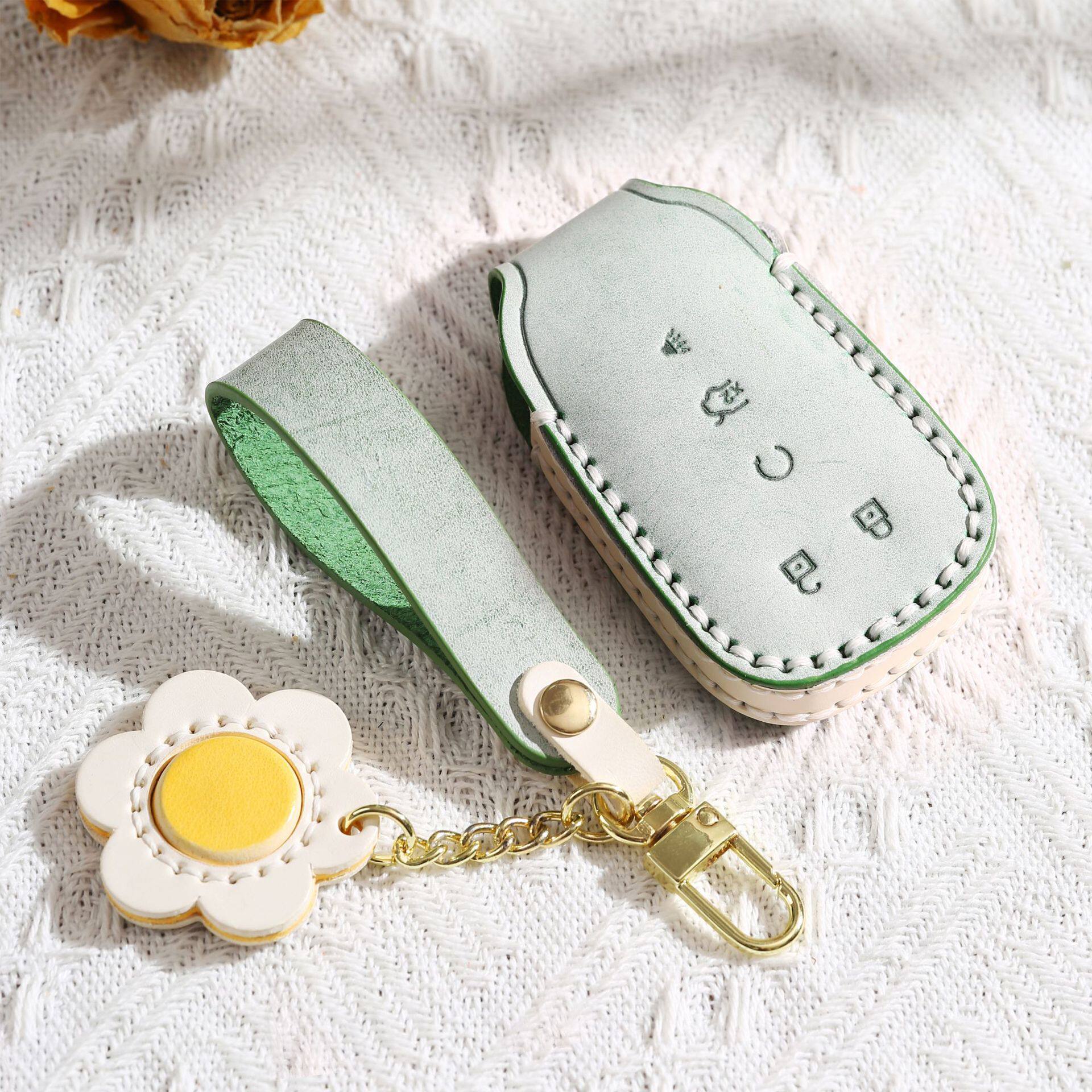 适用于雪佛兰探界者钥匙套真皮迈锐宝XL创酷开拓者钥匙包壳扣女款